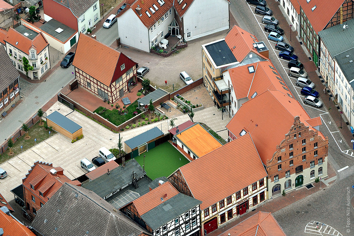 Luftbild des Giebelhauses am Parchimer Alten Markt